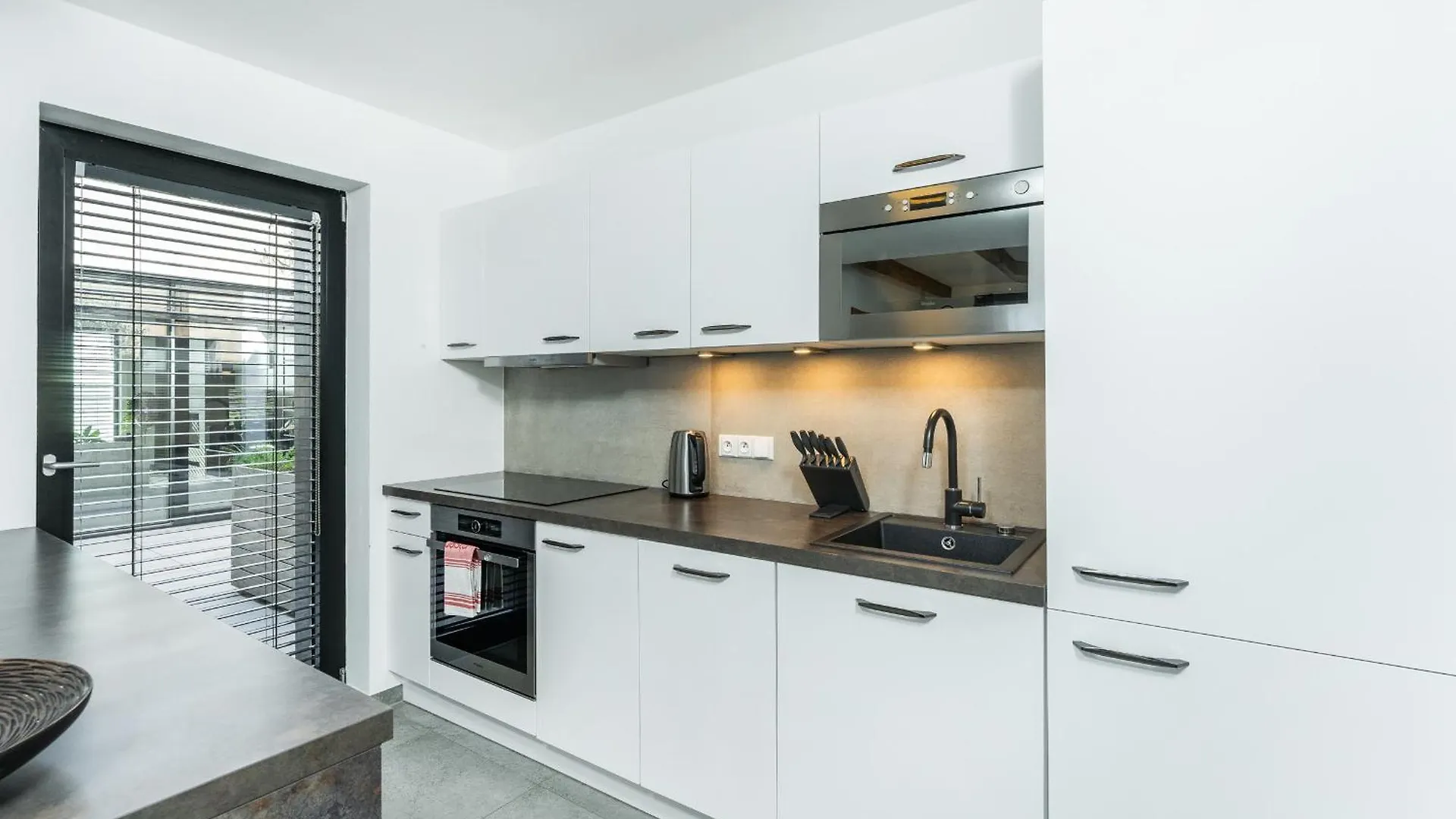 Dvouloznicovy Mezonetovy Apartman Se Dvema Koupelnami V Rodinne Vile Prag Lägenhet