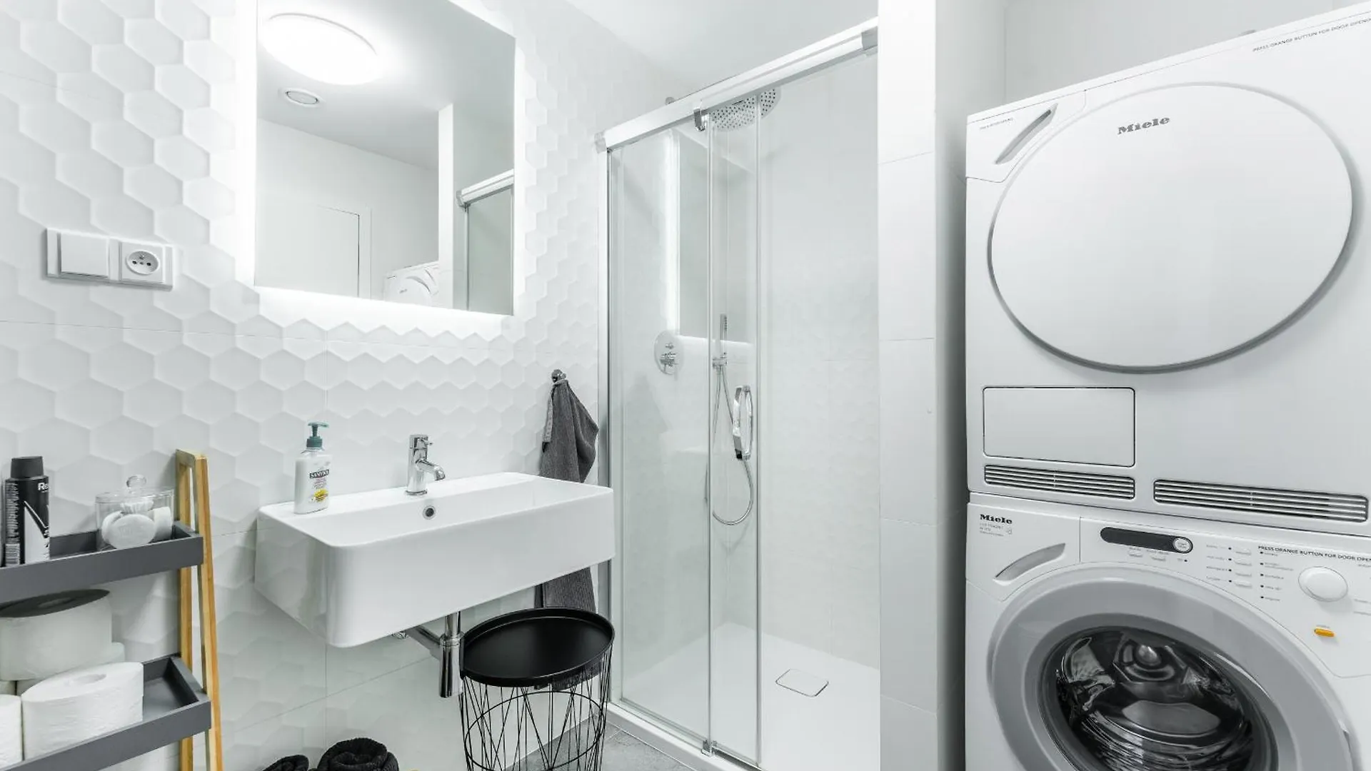 Dvouloznicovy Mezonetovy Apartman Se Dvema Koupelnami V Rodinne Vile Praha Česká republika